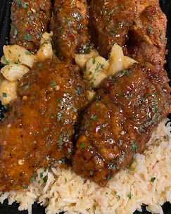 Saucy wings on rice